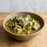 Carne de Puerco en Chile Verde con Nopales