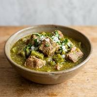 Carne de Puerco en Chile Verde con Nopales